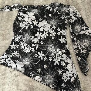 Floral sheer one sleeve top M sheer black & white tunic bell sleeve tropic One♥️
